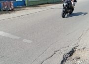 Lubang Di Jalan Lingkar Sigli Bahayakan Pengendara