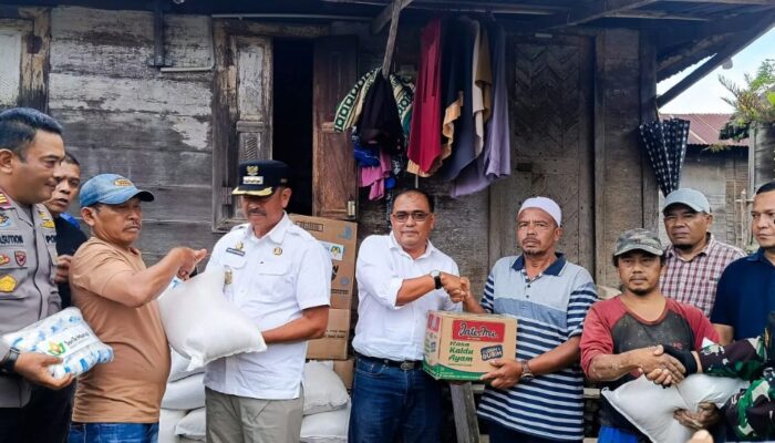 Bupati Madina Salurkan Bantuan Untuk Dua Desa Terisolasi Di Kotanopan