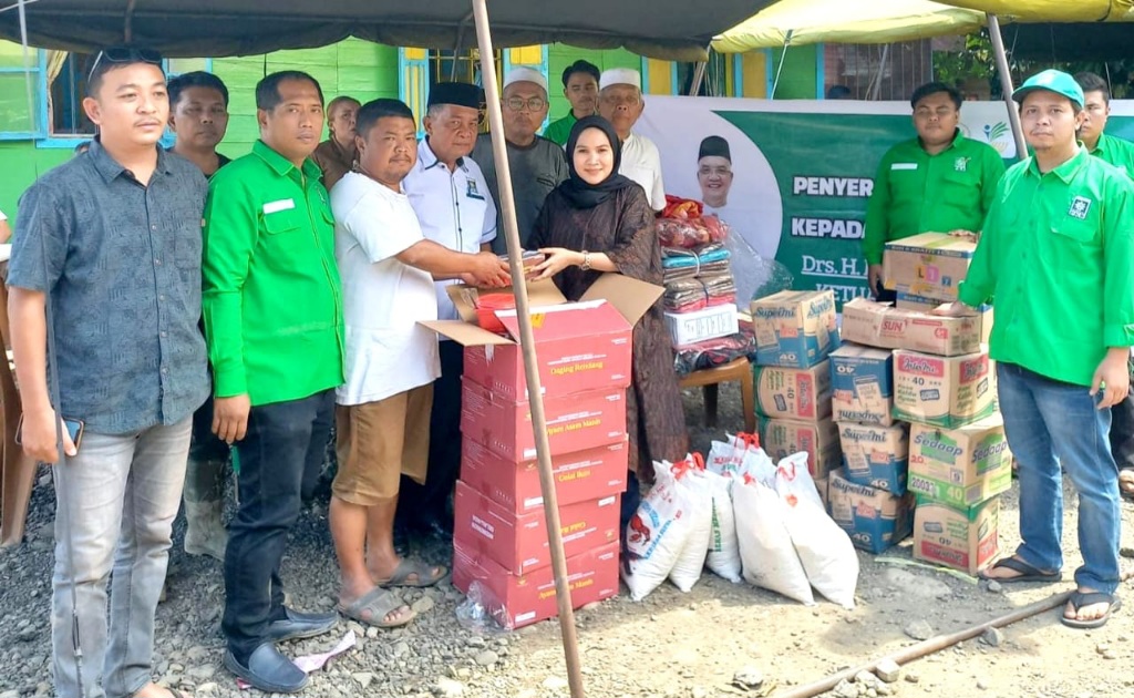 ‎Marwan Dasopang Salurkan Bantuan Ke Wilayah Terdampak Banjir Tapsel‎‎