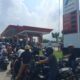 Ratusan Pengendara Roda Dua dan Roda Empat Antre Panjang Di SPBU Jalan Medan-Lubukpakam