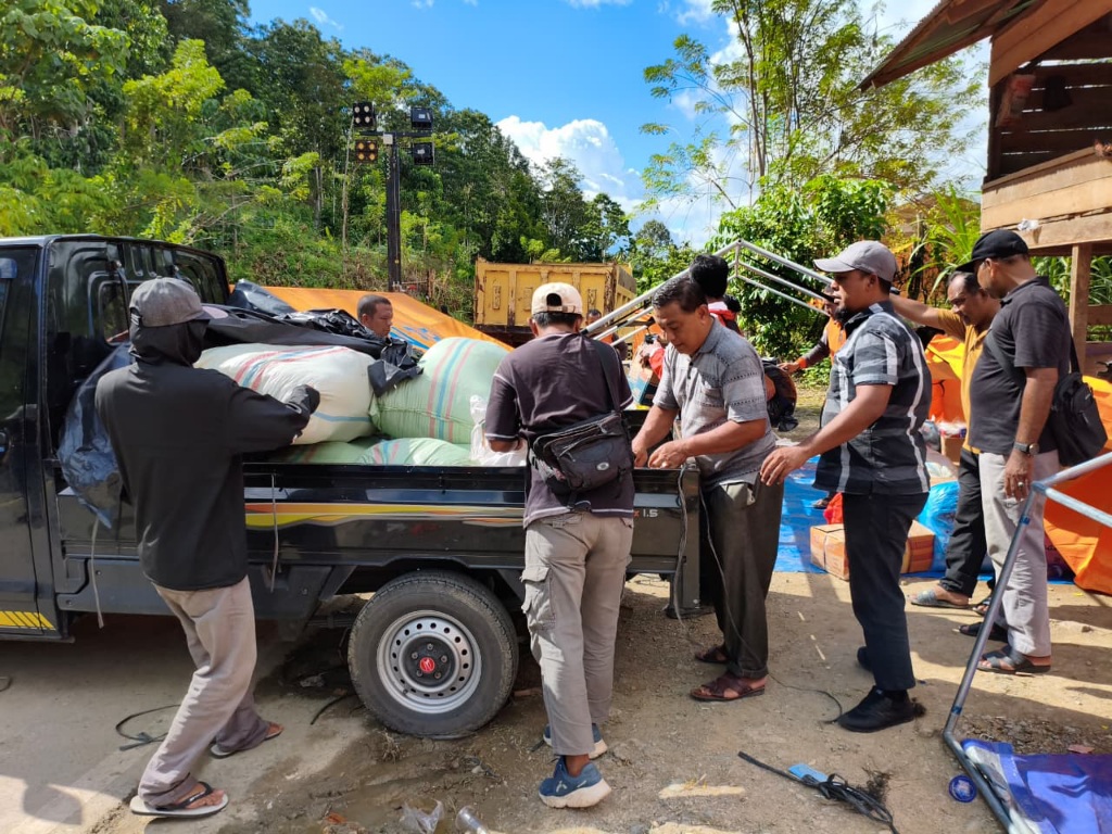 BKM Masjid Jeuram Salurkan Bantuan Korban Banjir Bandang Beutong Ateuh Banggalang