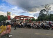 BBM Dalam Perjalanan, Pengantre Menunggu Sejak Sore