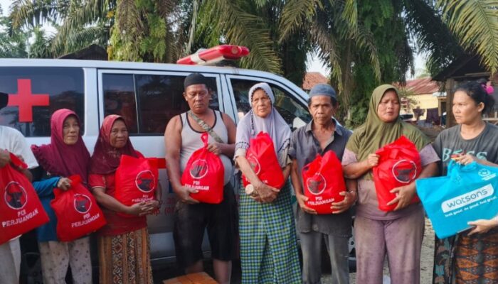 DPD PDI-Perjuangan Sumut dan RSU Bandung Hadir Di Tengah Penderitaan Korban Banjir