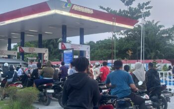 Antrean Panjang “Mengular” Di SPBU Kualanamu