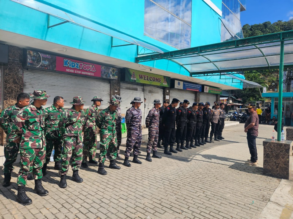 Pasca Penjarahan, Pusat Perbelanjaaan Dijaga Ketat Polisi Dan TNI