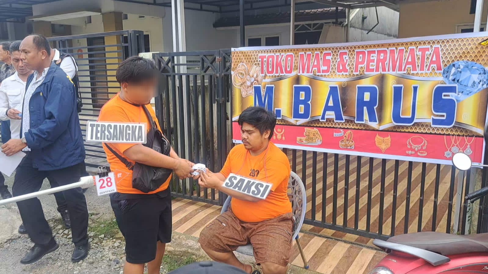 Pembakar Rumah Hakim Menangis Dan Minta Maaf