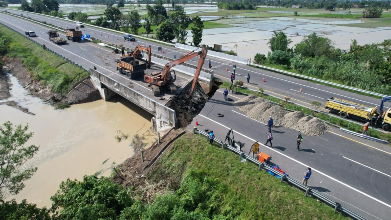 Jasa Marga Lakukan Perbaikan Cepat Jalan Tol Terdampak Bencana Banjir Ruas MKTT