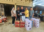 Pemred Waspada.id Serahkan Bantuan Ke Wartawannya Yang Terdampak Banjir