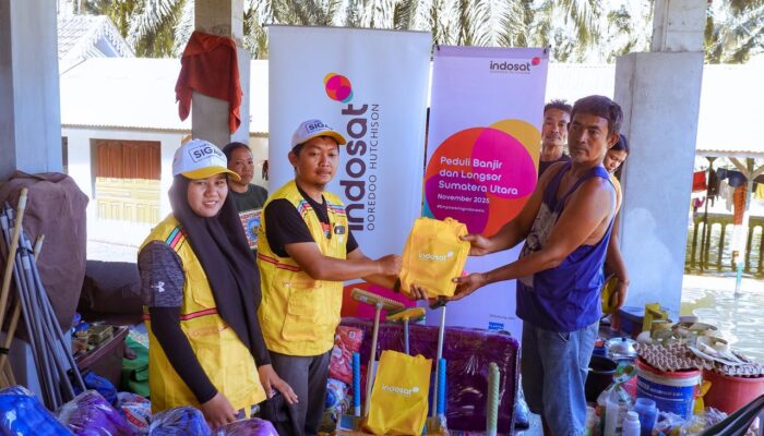 Indosat Salurkan Bantuan Kemanusiaan Bagi Warga Terdampak Bencana Di Langkat