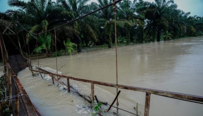 Jembatan Gantung Kandangan Nyaris Putus