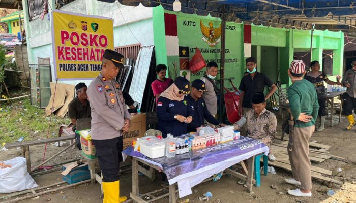 Pascabanjir, Polres Agara Bagikan Obat-obatan Hingga Pelosok Desa