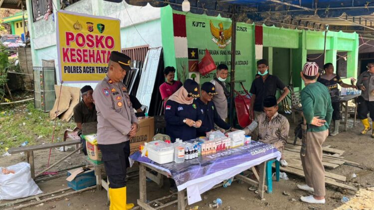 Pascabanjir, Polres Agara Bagikan Obat-obatan Hingga Pelosok Desa