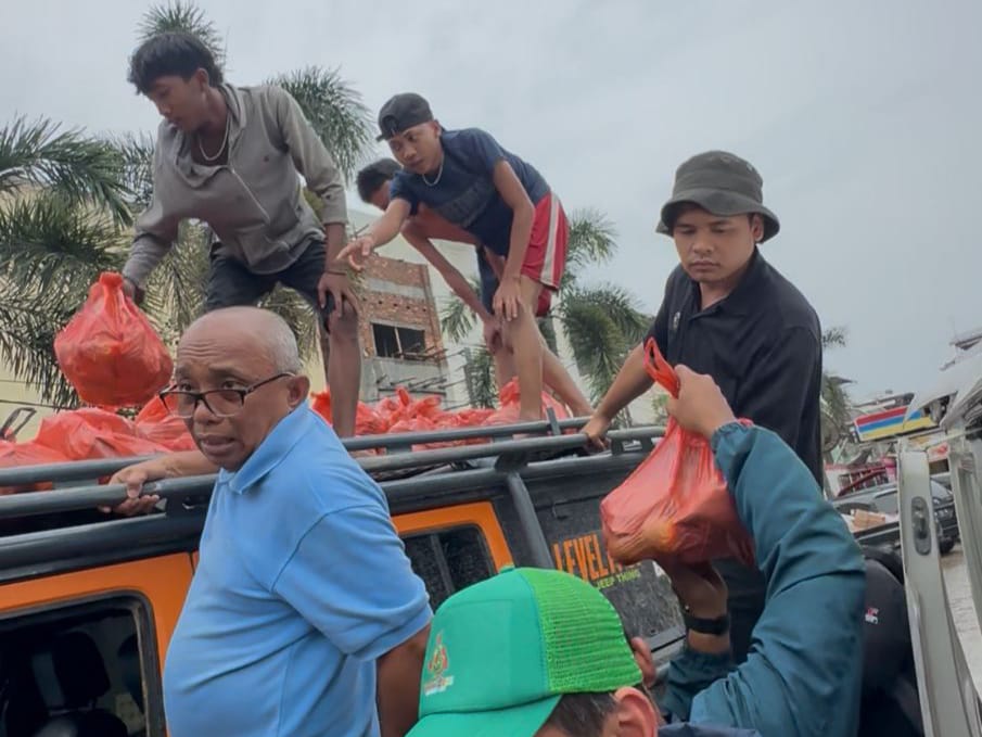 SPPG Silalas Saluran Ribuan Porsi MBG Untuk Korban Banjir Medan Selama 2 Hari