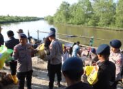 Polres Langkat Distribusikan Bansos Kapolda Sumut untuk Korban Banjir