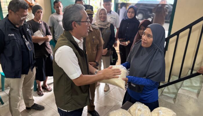 Direktur Keuangan Bulog Pantau Penyaluran Beras Bencal Di Sumut