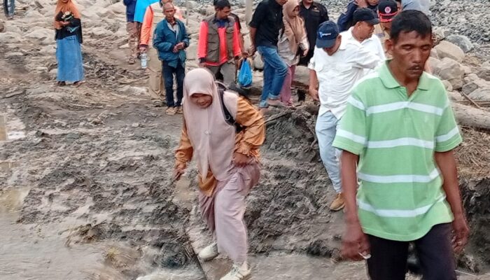 Warga Pidie Terpaksa Menembus Jalur Hutan Rawan Harimau Dan Gajah