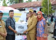 Bupati Madina Salurkan Bantuan Seragam Sekolah Di Tanggabosi