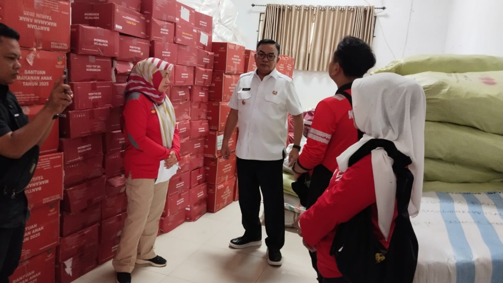 Bupati Salim Fakhry Pantau Bantuan Kemensos RI Di Gudang Dinsos Aceh Tenggara