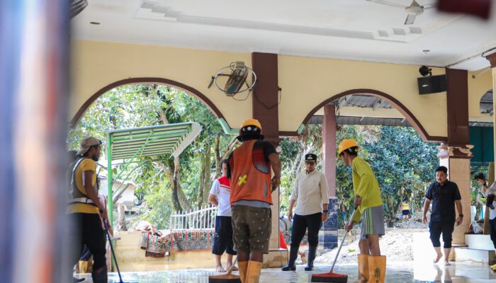 Prihatin Dengan Rumah Ibadah Terdampak Banjir, Rico Waas Tinjau Dan Akan Bantu Perbaikan Masjid Muslimin Di Kwala Bekala