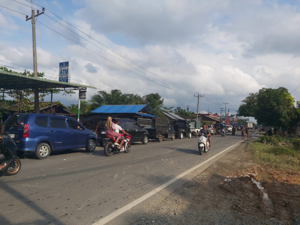 Usai Banjir Langkat, BBM, Air Bersih, Gas Langka Dan Sampah ‘Menggunung’