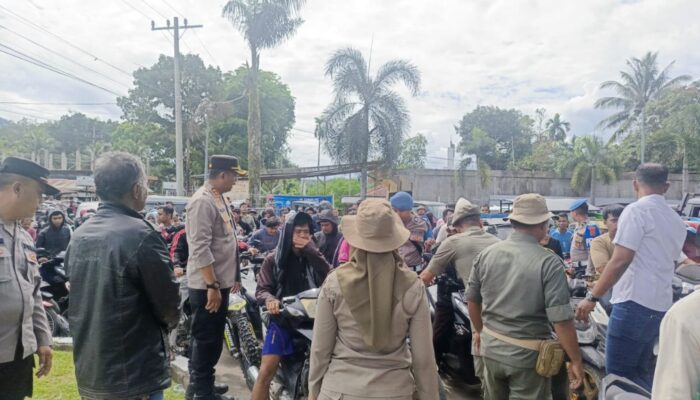 Kapolres Dan Wakapolres Turun Melakukan Pengamanan Distribusi BBM Di SPBU 14.229.326 Aek Godang Panyabungan