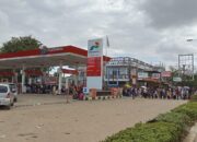 Peluh Warga Langsa Antre Demi BBM Dan LPG