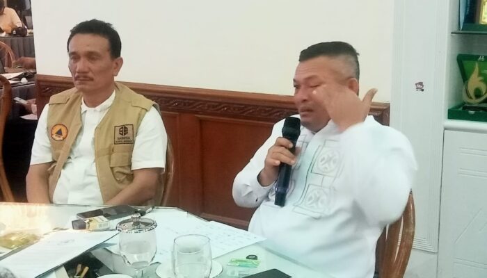 Tangis Bupati Tak Mampu Menyeka Airmata Korban Banjir