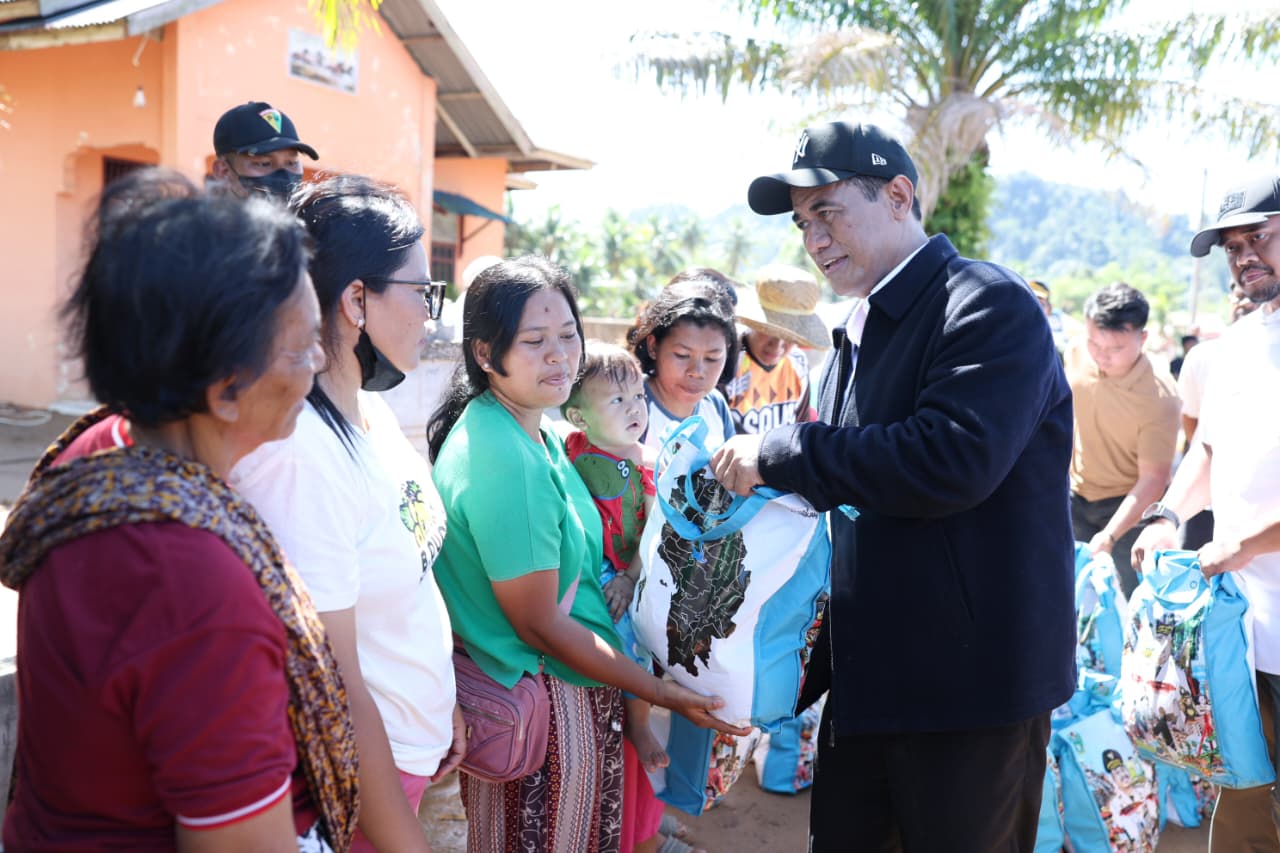 Mentan/Kepala Bapanas Salurkan Bantuan Pangan Di Sumut, Pastikan Pasokan Pangan Aman