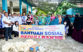 Utusan Presiden Dan TP PKK Kota Binjai Serahkan Bantuan Untuk Warga Terdampak Banjir