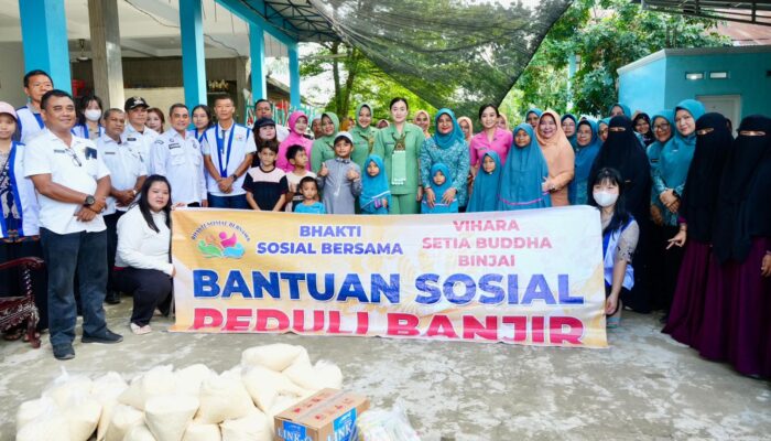 Utusan Presiden Dan TP PKK Kota Binjai Serahkan Bantuan Untuk Warga Terdampak Banjir