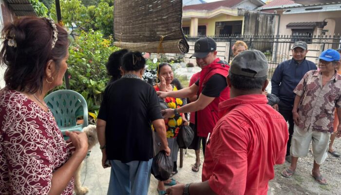 David Roni Salurkan Sembako Dan Air Bersih Untuk Warga Terdampak Banjir Di Medan Denai