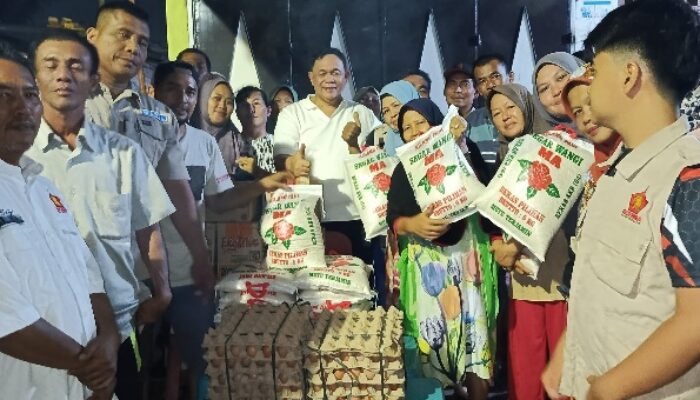 Temui Warga Batangkuis Korban Banjir, Dahnil Ginting Bantu Sembako Dan Uang Tunai
