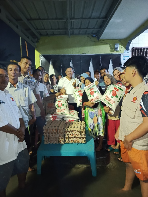 Temui Warga Batangkuis Korban Banjir, Dahnil Ginting Bantu Sembako Dan Uang Tunai