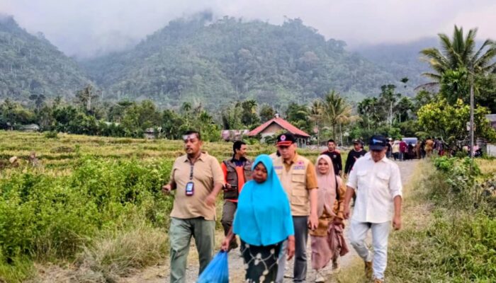 Wartawan Pidie, Melawan Maut Di Tengah Bencana