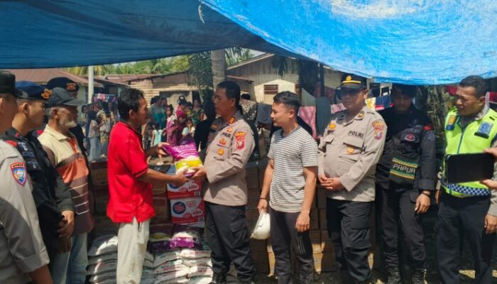 Kapolres Langkat Distribusikan Bantuan Kemanusiaan Korban Banjir Besitang