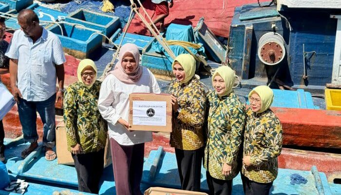 Kak Na Kirim 3 Ton Ikan Segar Dan Sandang Pangan Korban Banjir Terisolasi