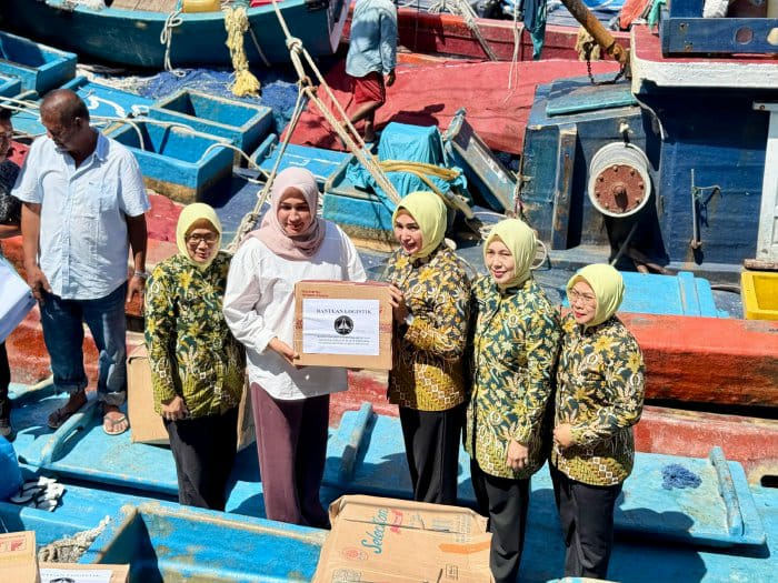 Kak Na Kirim 3 Ton Ikan Segar Dan Sandang Pangan Korban Banjir Terisolasi