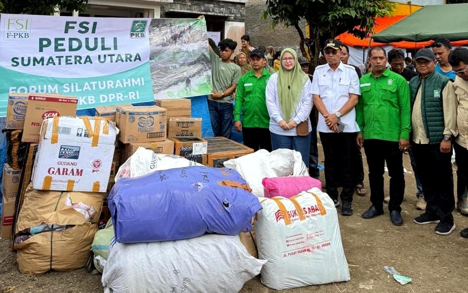 ‎Forum Silaturrahmi Istri DPR RI Bantu Korban Bencana Alam Tapsel‎‎