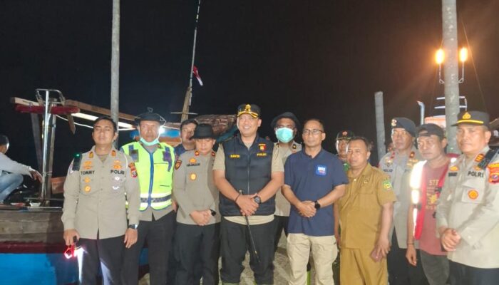 Kapolres Langkat Salurkan Bansos Melalui Jalur Laut 