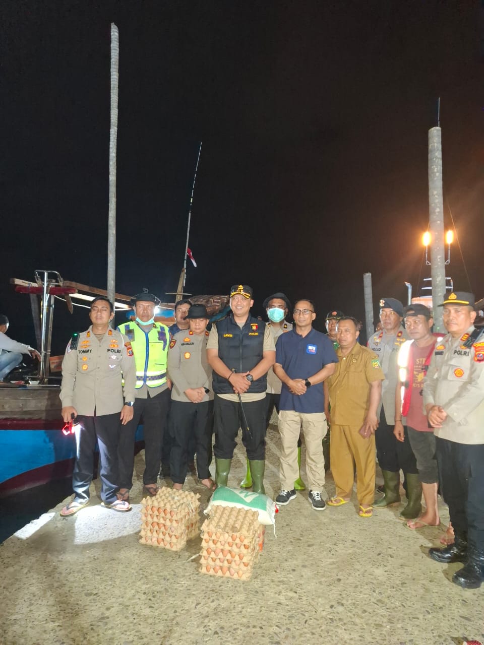 Kapolres Langkat Salurkan Bansos Melalui Jalur Laut 