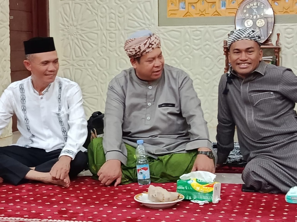 Subuh yang Menggetarkan: Abu Farmadi Hidupkan Sujud Sajdah Di Mushalla Pendopo Bupati Abdya