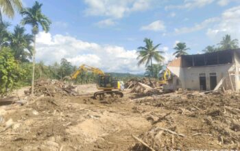 PT SRL Dan PT SSL Kerahkan Ekskavator Normalisasi Batang Toru