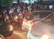 Antrean BBM Timbulkan Kemacetan Parah Di Jalinsum Medan-Aceh Wilayah Besitang