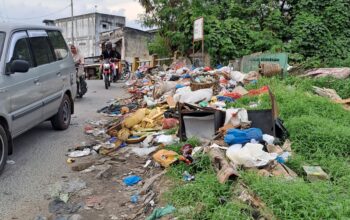 Lebih Seminggu, Sampah Banjir Tak Terangkut