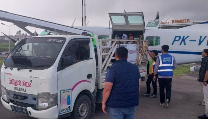 Pertamina Salurkan BBM Menggunakan Pesawat Perintis Ke Wilayah Terdampak Bencana