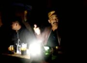 Semalaman Bersama Pengungsi Blang Pandak