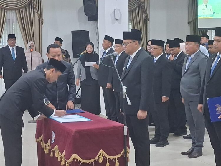Bupati Deliserdang Lantik 13 Pejabat Dan Fungsional, Sembilan Pejabat Disdik Dirotasi