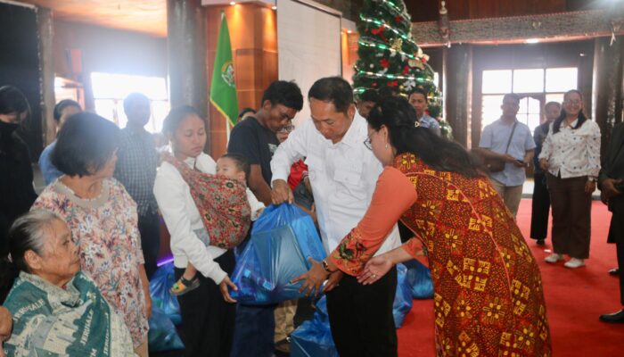 Pemkab Taput Doa Bersama Dan Serahkan Bantuan Kepada Warga Terdampak Bencana