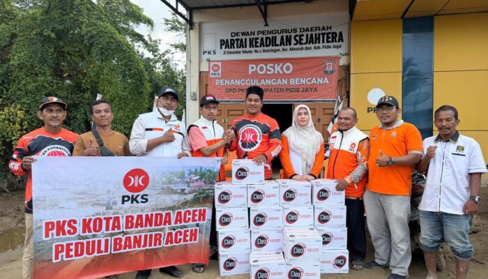 PKS Banda Aceh Antarkan Bantuan Untuk Korban Banjir Di Pidie Jaya