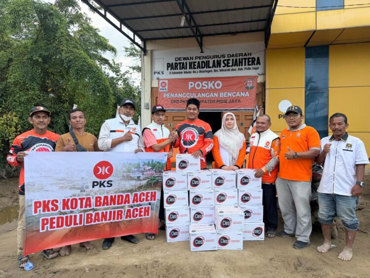 PKS Banda Aceh Antarkan Bantuan Untuk Korban Banjir Di Pidie Jaya